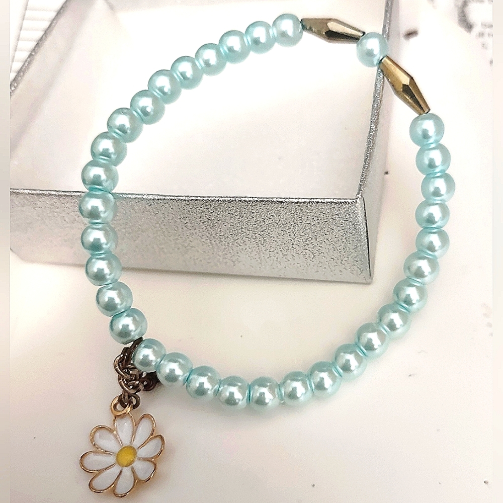 Blue Crackle Bead Bracelet w/ Daisy Charm